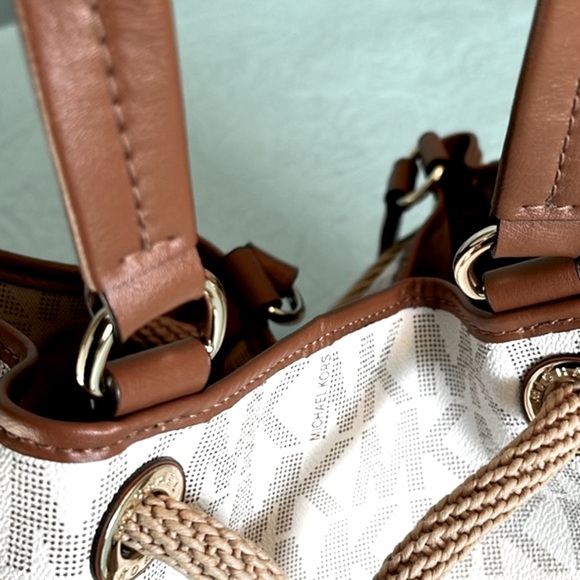 Michael Kors large drawstring bucket shoulder bag - Picture 6 of 13